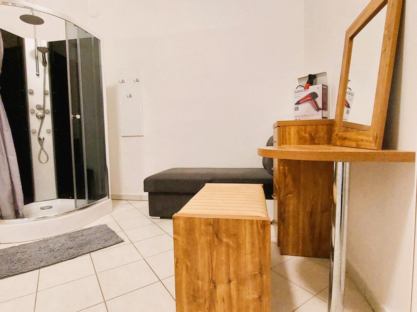 Exkluzivni Apartman V Prizemi V Hradci Kralove Hradec Králové المظهر الخارجي الصورة